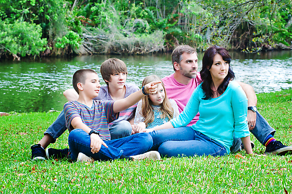 포토 JPG 해외이미지 백인 라이프스타일 공원 여자 남자 딸 행복 아들 어린이 백그라운드 가족 자연 놀이 엄마 함께함 건강 사랑 사람 소년 여러명 성인 야외 초록색 정원 봄 기쁨 그룹 아빠 해외포토 서양인 계절 공공시설 감정 컬러 다수 컨셉 관계 생활 생태계 파일형식 이미지허브