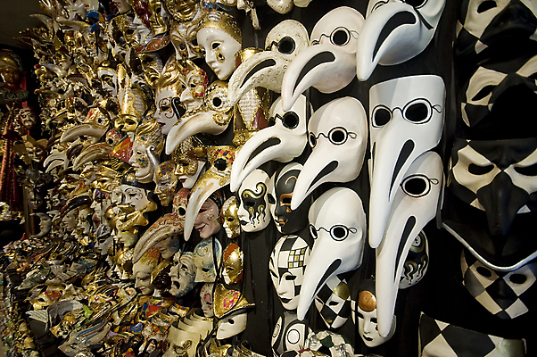 포토 JPG 해외이미지 전통 응시 유럽 얼굴 여행 컨셉 패턴 요정 가면 미술 여러명 사람없음 장식 컬러풀 뷰티 파티 검은색 축제 어둠 이탈리아 낭만 덮개 축하 그리기 황금 신비 극장 베네치아 신화 공상 변장 가면무도회 많음 해외포토 시선 나라 컬러 다수 무늬 모션 문화예술 사람 이벤트 신체부위 뚜껑 무도회 파일형식 이미지허브