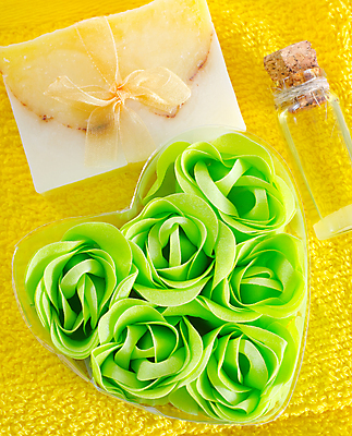 포토 JPG 해외이미지 리본 사람없음 장미 노란색 스파 하트 아로마 스파용품 비누 해외포토 모양 꽃 컬러 위생용품 오브젝트 파일형식 이미지허브