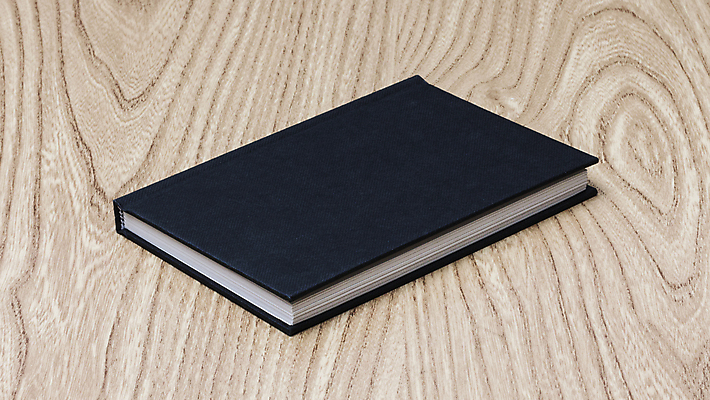 포토 JPG 해외이미지 템플릿 디자인 종이 백그라운드 탁자 사람없음 목재 책 다이어리 검은색 공책 어둠 공백 덮개 흰색 닫기 오브젝트 양장본 고립 목업 브랜딩 해외포토 나무 컬러 가구 재료 모션 문구용품 사무용품 뚜껑 파일형식 이미지허브