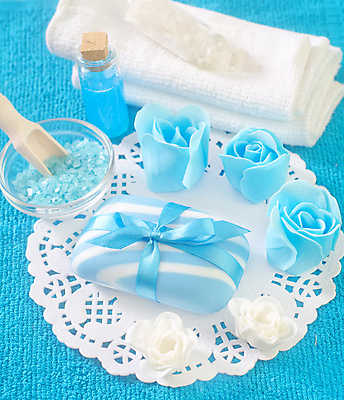 포토 JPG 해외이미지 꽃 리본 사람없음 파란색 수건 숟가락 스파 스파용품 비누 아로마테라피 스쿱 입욕소금 해외포토 식물 컬러 수저 위생용품 미용용품 오브젝트 소금 테라피 파일형식 이미지허브