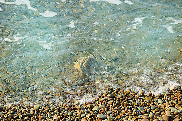포토 JPG 해외이미지 파도 바다 여행 백그라운드 자연 추상 휴가 휴식 사람없음 물 파란색 빛 강 뷰티 평화 화목 거품 회색 젖음 조약돌 흰색 오픈 뜨거움 원형 서핑 매끈함 질감 보케 장면 노려봄 카피스페이스 해외포토 자연요소 도형 컬러 컨셉 무늬 표정 공백 돌_바위 수상스포츠 감각 생태계 파일형식 이미지허브