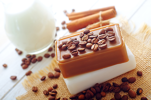 포토 JPG 해외이미지 커피 사람없음 아웃포커스 갈색 스파 우유 원두 아로마 스파용품 비누 시나몬스틱 해외포토 음료 컬러 유제품 촬영기법 위생용품 오브젝트 시나몬 파일형식 이미지허브