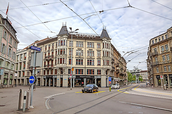 포토 JPG 해외이미지 유럽 여행 건축양식 창문 하늘 부동산 아파트 주택 사람없음 내부 탑 상점 전선 도시 도심 쇼핑몰 스위스 시력 광장 전차 트랙 리빙 고딕 옛날 해외포토 건축물 건축 나라 육상교통 대중교통 건물 재산 파일형식 이미지허브