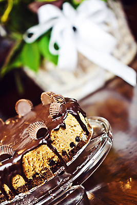 포토 JPG 해외이미지 접시 음식 조각 유리 탁자 디저트 치즈 주택 사람없음 목재 장식 컵 갈색 노란색 케이크 초콜릿 검은색 우유 흰색 신선 달콤 맛 작음 굽기 크림 땅콩 버터 페스츄리 핸드메이드 맛있는 해외포토 나무 식기 빵 컬러 가구 컨셉 재료 재질 유제품 건물 견과류 크기 구이 파일형식 이미지허브