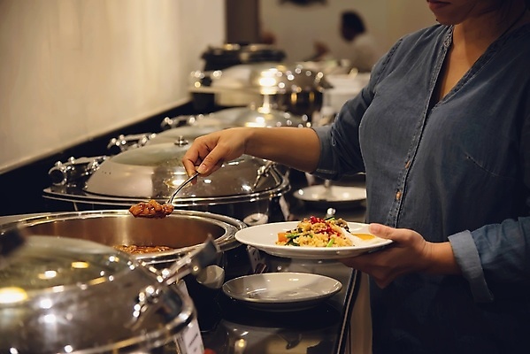 포토 JPG 해외이미지 1 접시 여자 행복 커피 음료 음식 빵 채소 오렌지 과일 비즈니스 태국 탁자 호텔 아침 아파트 건강 사람 동양인 사람없음 컵 식당 계란 식사 주스 샐러드 우유 튀김 흰색 신선 소시지 달콤 아침식사 먹기 속도 휴양지 토스트 버터 맛있는 해외포토 주간 식기 감정 아시아 컬러 가구 모션 숙소 유제품 주택 인종 상점 알 장소 가공식품 맛 파일형식 이미지허브