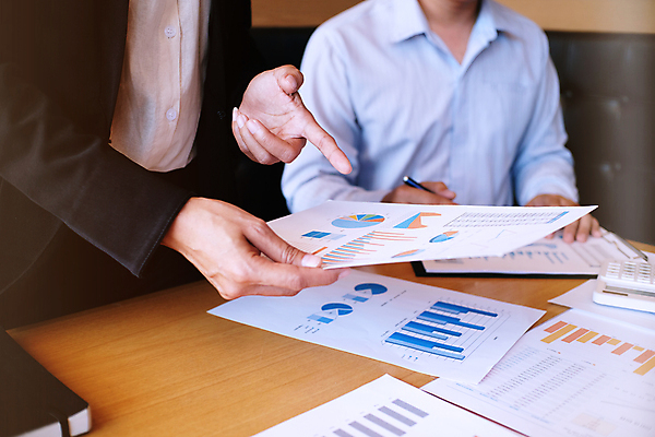 포토 JPG 해외이미지 직업 디자인 여자 남자 비즈니스 사업가 통신 회의 협력 노동자 아이디어 직장 함께함 관리 대화 사람 동양인 인종 사람없음 컴퓨터 사무실 작업 비즈니스맨 비즈니스우먼 그룹 계획 토론 디자이너 동료 어려움 통일 프로젝트 브레인스토밍 해외포토 컨셉 회사 관계 말하기 전자제품 직장인 파일형식 이미지허브