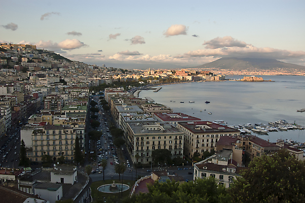 포토 JPG 해외이미지 유럽 바다 건축양식 파노라마 사람없음 건물 물 이탈리아 도시 만 지중해 화산 나폴리 해외포토 자연요소 건축물 건축 나라 산 촬영기법 파일형식 이미지허브