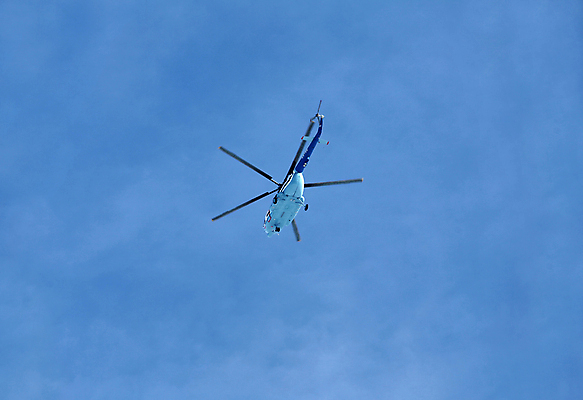포토 JPG 해외이미지 구름 여행 교통시설 모션 하늘 사람없음 파란색 헬리콥터 소프트포커스 속도 프로펠러 회전 해외포토 자연요소 컬러 교통 비행기 촬영기법 시설 파일형식 이미지허브