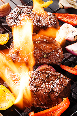 포토 JPG 해외이미지 음식 다이어트 불 육류 스테이크 요리 사람없음 식당 저녁식사 기댐 소고기 로켓 그릴 바비큐 굽기 허브 향신료 질감 매움 서빙 소금 레시피 후추 무침 단백질 입가심 해외포토 자연요소 식물 식재료 모션 주방용품 서양음식 건강 상점 식사 맛 구이 영양소 향미료 파일형식 이미지허브