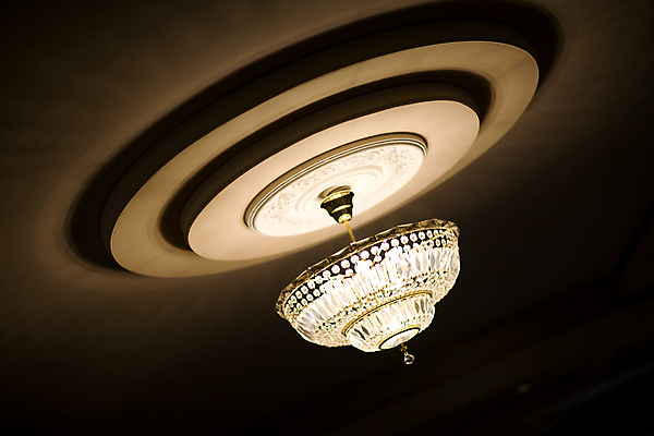 포토 JPG 해외이미지 모양 디자인 가구 백그라운드 패턴 유리 추상 조명 새로움 실내 매달리기 사람없음 내부 장식 빛 갈색 유행 어둠 궁전 흰색 램프 원형 고급 우아함 크리스탈 묘사 천장 샹들리에 스타일 해외포토 도형 컬러 생활용품 컨셉 고건축 무늬 모션 재질 광석 파일형식 이미지허브