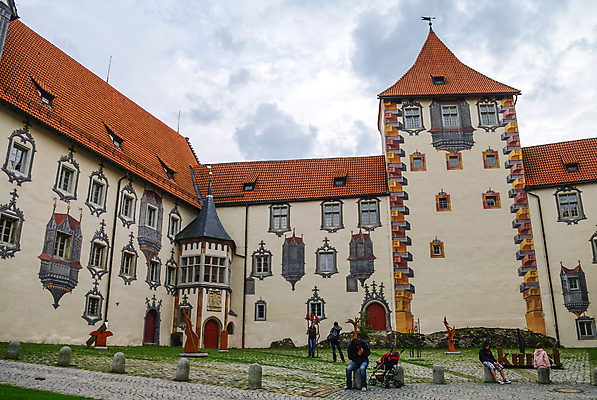 포토 JPG 해외이미지 전통 공원 유럽 여행 건축양식 자연 하늘 주택 독일 사람없음 야외 건물 초록색 물 파란색 탑 낭만 도시 역사 중앙 정사각형 알프스 타운 바이에른 바이에른사람 해외포토 자연요소 도형 건축물 공공시설 건축 나라 컬러 컨셉 생태계 파일형식 이미지허브