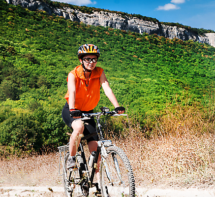 포토 JPG 해외이미지 백인 직업 남자 스포츠 여행 포즈 모션 자연 하늘 산 한명 사람 경사 소년 야외 파란색 자전거 경쟁 장비 흰색 바퀴 승차 헬멧 언덕 속도 순환 장면 사이클링 라이더 바이킹 산악자전거 해외포토 서양인 1 어린이 컬러 컨셉 바이크 보호장비 육상스포츠 생태계 파일형식 이미지허브