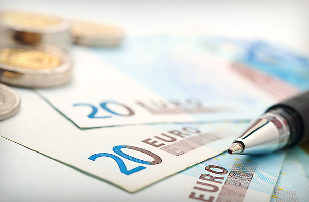 포토 JPG 해외이미지 백그라운드 돈 비즈니스 성공 사람없음 가로 금융 경제 숫자 펜 동전 저축 유로 흰색 시장 재산 주식 무역 투자 회계 계좌 위기 정물화 카피스페이스 해외포토 문자 산업 컬러 컨셉 필기구 공백 그림 파일형식 이미지허브