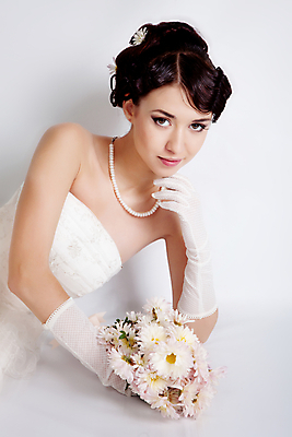 포토 JPG 해외이미지 백인 모델 1 라이프스타일 헤어스타일 응시 드레스 여자 꽃 행복 포즈 결혼 갈색머리 건강 한명 미소 사람 성인 뷰티 유행 흰색 축하 신선 가운 우아함 순수 입술 명상 고립 천진난만 해외포토 서양인 식물 시선 옷 감정 컬러 컨셉 표정 이벤트 생활 신체부위 파일형식 이미지허브