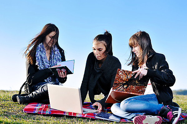 포토 JPG 해외이미지 백인 학생 라이프스타일 계절 공원 여자 교육 행복 자연 하늘 함께함 미소 웃음 사람 소녀 성인 사람없음 야외 10대 초록색 친구 노트북 스터디 컴퓨터 청춘 뷰티 공책 우정 기쁨 가을 그룹 해외포토 서양인 공공시설 감정 어린이 컬러 컨셉 관계 청소년 문구용품 표정 생활 전자제품 학습 생태계 파일형식 이미지허브