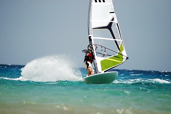 포토 JPG 해외이미지 주간 전신 스포츠 바다 한명 성인 야외 옆모습 윈드서핑 잡기 성인한명만 해외포토 자연요소 1 뷰포인트 모션 사람 수상스포츠 성인만 파일형식 이미지허브