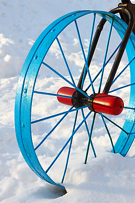 포토 JPG 해외이미지 나무 모델 계절 공원 이동 겨울 부분 하늘 사람없음 야외 목재 장식 빨간색 파란색 컬러풀 장난감 햇빛 노란색 금속 자전거 나뭇가지 바퀴 원형 그리기 은색 파편 묘사 오브젝트 부식 서식 먼지 곰팡이 보유 제설기 해외포토 도형 식물 공공시설 컬러 컨셉 재료 모션 재질 태양 바이크 제설 파일형식 이미지허브