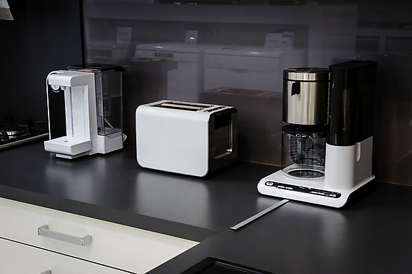 포토 JPG 해외이미지 주방용품 실내 사람없음 주방 깨끗함 가전제품 세개 커피메이커 모던 조리대 토스트기 해외포토 생활용품 컨셉 3 내부 커피용품 파일형식 이미지허브