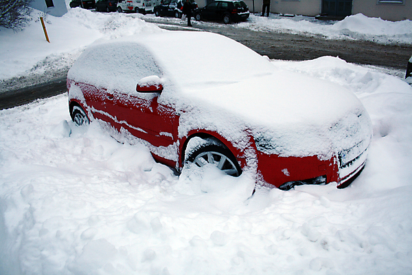 포토 JPG 해외이미지 나무 계절 도로 여행 백그라운드 겨울 교통시설 자동차 자연 하늘 날씨 거리 안전 사람없음 야외 파란색 냉동 얼음 운전 추위 흰색 도시 바퀴 눈송이 숲 위험 주차 12월 사건 속도 서리 타이어 온도 문제 눈보라 1월 방법 자동 제설기 폭설 눈내림 해외포토 자연요소 식물 길 육상교통 컬러 교통 컨셉 모션 눈_날씨 날짜 자연재해 시설 생태계 제설 파일형식 이미지허브