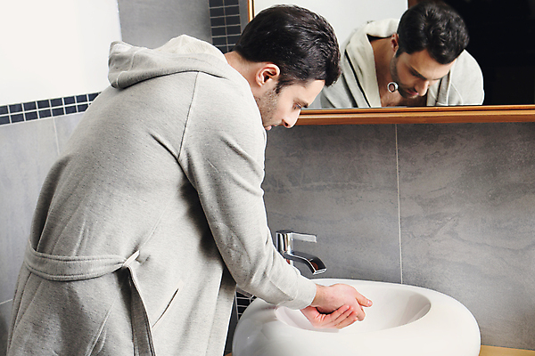 포토 JPG 해외이미지 백인 모델 1 라이프스타일 응시 남자 행복 얼굴 백그라운드 아침 주택 건강 관리 한명 사람 소년 성인 물 우주 목욕 청결 방 욕실 흰색 신선 가운 위생 씻기 피부 피부관리 내추럴 고립 스플래쉬 카피스페이스 해외포토 주간 자연요소 서양인 시선 옷 감정 어린이 컬러 건물 생활 신체부위 뷰티 공백 파일형식 이미지허브