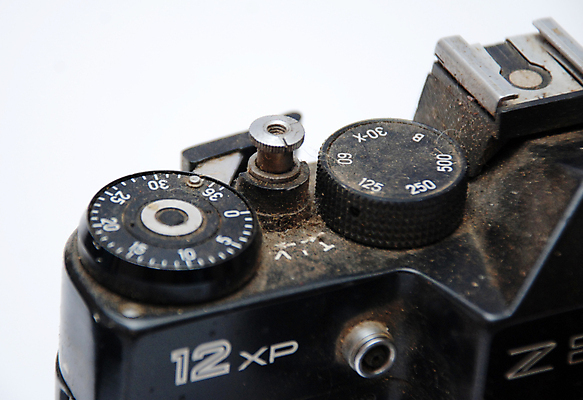 포토 JPG 해외이미지 실내 근접촬영 사람없음 빈티지 오브젝트 흰배경 복고 먼지 필름카메라 해외포토 뷰포인트 백그라운드 컨셉 내부 카메라 흰색 파일형식 이미지허브