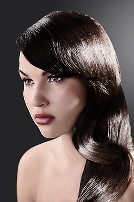 포토 JPG 해외이미지 백인 헤어스타일 응시 여자 포즈 백그라운드 갈색머리 건강 창조 한명 성인 뷰티 머리 유행 귀여움 검은색 화장품 흰색 화려 우아함 시원함 이발 어깨 슛 구식 돌봄 스타일 해외포토 서양인 1 시선 컬러 컨셉 모션 사람 신체부위 파일형식 이미지허브