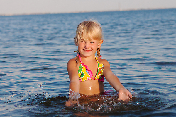 포토 JPG 해외이미지 백인 1 라이프스타일 행복 호수 어린이 바다 장난 하늘 건강 한명 미소 사람 정장 야외 가로 물 여름 파란색 강 햇빛 태양 수영 일몰 기쁨 게임 저녁 긍정 스플래쉬 해외포토 자연요소 서양인 옷 계절 감정 컬러 컨셉 놀이 표정 생활 노을 수상스포츠 야간 파일형식 이미지허브