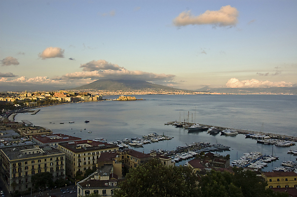 포토 JPG 해외이미지 유럽 바다 건축양식 파노라마 사람없음 건물 물 이탈리아 도시 만 지중해 화산 나폴리 해외포토 자연요소 건축물 건축 나라 산 촬영기법 파일형식 이미지허브