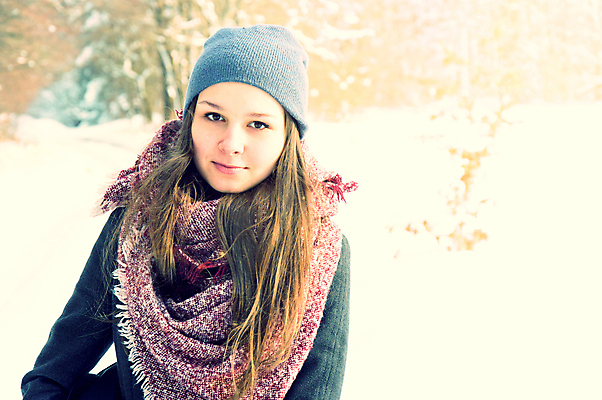 포토 JPG 해외이미지 모델 1 라이프스타일 응시 계절 여자 행복 얼굴 겨울 자연 날씨 휴가 산 갈색머리 털 따뜻함 건강 한명 미소 사람 성인 야외 청춘 운동 유행 평화 추위 흰색 신선 눈송이 화려 고급 시원함 1월 무료 해외포토 헤어스타일 시선 감정 컬러 컨셉 눈_날씨 표정 생활 신체부위 날짜 생태계 파일형식 이미지허브