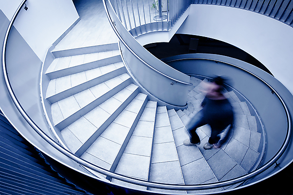 포토 JPG 해외이미지 모양 1 라이프스타일 디자인 남자 포즈 백그라운드 컨셉 패턴 곡선 비즈니스 건축양식 난간 모션 추상 미래 바닥 주택 실내 나선형 미술 사람 성인 사람없음 내부 건물 파란색 사무실 걷기 계단 금속 도시 원형 소프트포커스 묘사 속도 단계 블러 철책 해외포토 도형 건축물 건축 선 컬러 무늬 재질 문화예술 촬영기법 생활 파일형식 이미지허브