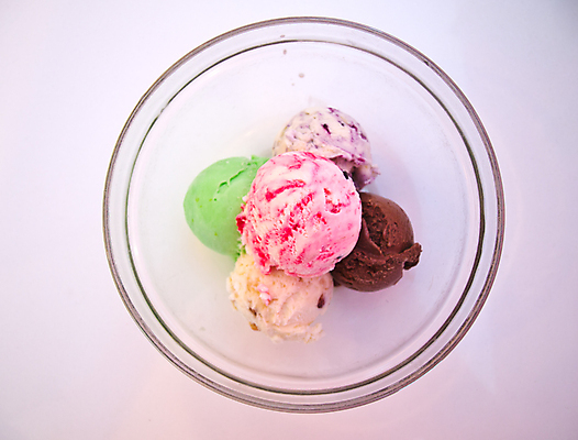 포토 JPG 해외이미지 접시 길 음식 분홍색 유리 아이스크림 디저트 사탕 사람없음 컵 초록색 갈색 초콜릿 꽃병 냉동 얼음 식사 추위 흰색 사발 맛 유혹 자르기 크림 국자 상쾌 고립 바닐라 젤라또 맛있는 해외포토 자연요소 식기 꽃 감정 컬러 컨셉 모션 재질 주방용품 사기그릇 파일형식 이미지허브