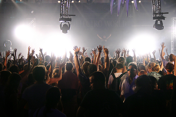 포토 JPG 해외이미지 라이프스타일 행복 실루엣 음악 놀이 사람 이벤트 사람없음 파티 축제 콘서트 음악가 무대 축하 춤 악단 팬 그룹 군중 야간 클럽 디스코 쇼 오디오 시끄러움 뮤지컬 생존 유흥 해외포토 자연요소 직업 감정 컨셉 문화예술 촬영기법 생활 전자제품 공연 파일형식 이미지허브