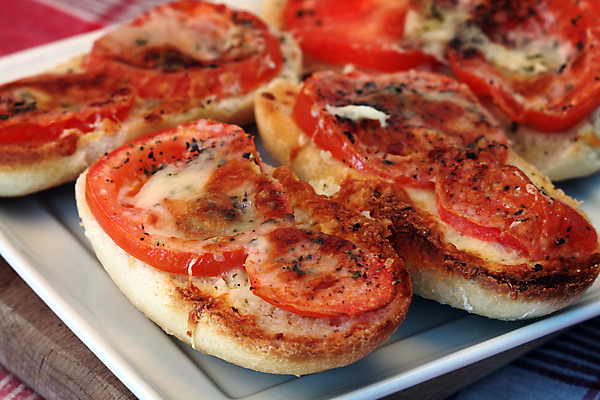 포토 JPG 해외이미지 전통 음식 빵 백그라운드 토마토 채소 치즈 샌드위치 건강 마늘 요리 사람없음 파티 식사 이탈리아 맛 그릴 기름 지중해 만취 허브 카나페 올리브 토스트 바질 점심식사 모짜렐라치즈 브루스케타 채식주의자 개조 맛있는 해외포토 식물 열매 유럽 바다 컨셉 주방용품 유제품 서양음식 이벤트 채식 술취함 파일형식 이미지허브