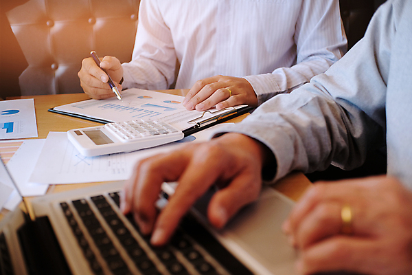 포토 JPG 해외이미지 직업 남자 백그라운드 컨셉 인터넷 회사 비즈니스 성공 그래프 선물 사람 사람없음 금융 노트북 컴퓨터 사무실 알약 펜 자료 업무 비즈니스맨 그룹 시장 결과 토론 분석 보고서 상담 경영자 문서 창업 보여주기 회계 경영 마케팅 투자자 프로젝트 해외포토 모션 경제 전자제품 필기구 약 작업 직장인 리더 투자 자영업 파일형식 이미지허브