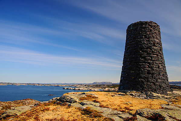 포토 JPG 해외이미지 유럽 바다 섬 여행 가이드 자연 하늘 날씨 산 노르웨이 사람없음 물 파란색 태양 맑음 신선 암초 북쪽 돌무덤 서쪽 스칸디나비아 피오르 해외포토 자연요소 직업 나라 컬러 무덤 방향 생태계 지형 파일형식 이미지허브