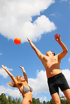 포토 JPG 해외이미지 라이프스타일 커플 응시 계절 여자 남자 행복 여유 어린이 바다 2 데이트 가족 관계 남편 휴가 사랑 미소 웃음 사람 소년 성인 야외 두명 여름 태양 카메라 기쁨 낭만 터치 자유 아내 날짜 결합 작음 동료 업기 해외포토 자연요소 시선 감정 컨셉 모션 표정 생활 전자제품 크기 파일형식 이미지허브