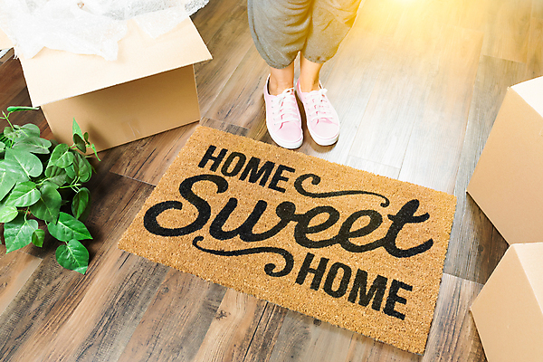 포토 JPG 해외이미지 여자 신발 모션 발 부동산 새로움 바닥 주택 사람 사람없음 목재 상자 갈색 매트 인사 재산 오브젝트 사인 환영 꺼내기 진짜 해외포토 나무 컬러 컨셉 재료 건물 신체부위 금융 예절 파일형식 이미지허브