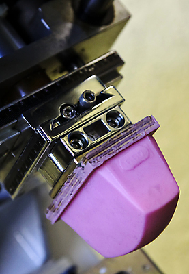 포토 JPG 해외이미지 산업 표면 잉크 사람없음 빛 기계 거친 제조 은색 매끈함 인쇄 전자 치수 부드러움 지역 온도 고무 직사각형 패드 실리콘 압력 해외포토 도형 컬러 감각 파일형식 이미지허브