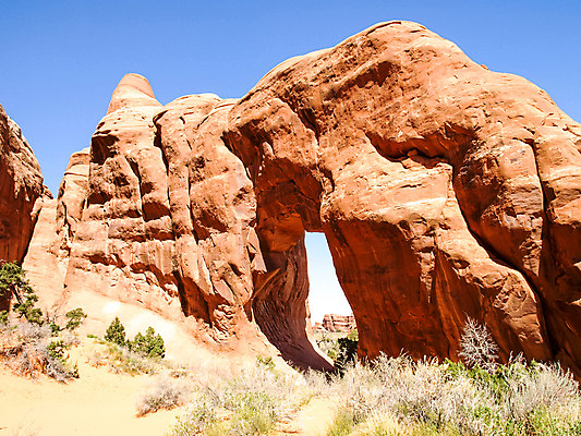 포토 JPG 해외이미지 공원 상징 여행 창문 자국 자연 산 사람없음 야외 빨간색 초록색 강 골짜기 계곡 미국 침묵 하이킹 사막 황무지 큼 부식 호기심 아치 사암 내추럴 전국 절정 지질학 해외포토 공공시설 교육 감정 컬러 컨셉 북아메리카 레저 소리 돌_바위 크기 생태계 파일형식 이미지허브