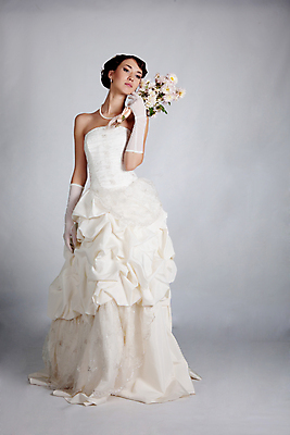 포토 JPG 해외이미지 백인 모델 1 라이프스타일 헤어스타일 응시 드레스 여자 꽃 행복 포즈 결혼 갈색머리 건강 한명 미소 사람 성인 뷰티 유행 흰색 축하 신선 가운 우아함 순수 입술 명상 고립 천진난만 해외포토 서양인 식물 시선 옷 감정 컬러 컨셉 표정 이벤트 생활 신체부위 파일형식 이미지허브