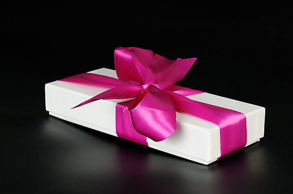 포토 JPG 해외이미지 리본 종이 분홍색 크리스마스 포장 휴가 선물 사람없음 장식 빨간색 쇼핑 상자 놀람 덮개 흰색 인사 생일 컨테이너 자주색 심볼 오브젝트 활 싱글 주기 정사각형 패키지 소매 해외포토 도형 기념일 감정 산업 컬러 모션 표정 뚜껑 예절 파일형식 이미지허브