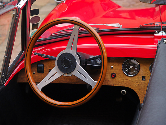 포토 JPG 해외이미지 디자인 의자 교통시설 자동차 실내 사람없음 내부 빛 달리기 금속 기계 운전 수확 골동품 도구 바퀴 클래식 고급 가죽 수집 향수 속도 레이아웃 복고 다이얼 게이지 계기판 속도계 옛날 자동 회복 스타일 세련 해외포토 육상교통 가구 교통 컨셉 농업 모션 재질 화장품 시설 파일형식 이미지허브