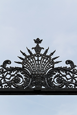 포토 JPG 해외이미지 디자인 유럽 패턴 곡선 하늘 미술 사람없음 야외 건물 장식 파란색 금속 검은색 골동품 바위 도시 화려 역사 비엔나 클래식 고급 철 묘사 아치 대문 윤곽 천연기념물 옛날 철강 해외포토 건축물 나라 선 컬러 컨셉 무늬 재질 문화예술 문 돌_바위 오스트리아 파일형식 이미지허브