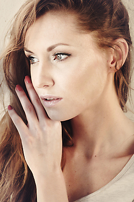 포토 JPG 해외이미지 백인 모델 1 라이프스타일 손 여자 행복 얼굴 백그라운드 신체 휴식 건강 한명 미소 사람 동양인 성인 뷰티 유행 검은색 흰색 신선 피부 내추럴 거짓말 고립 돌봄 해외포토 서양인 감정 컬러 컨셉 모션 표정 인종 생활 신체부위 파일형식 이미지허브