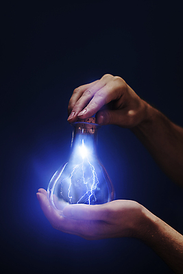 포토 JPG 해외이미지 손 컨셉 유리 날씨 관리 창조 사람없음 빛 힘 미니어처 에너지 마개 작음 번개 오브젝트 시작 문학 코르크 해고 광 스트라이크 현상 해외포토 비즈니스 재질 신체부위 모형 뚜껑 크기 파일형식 이미지허브