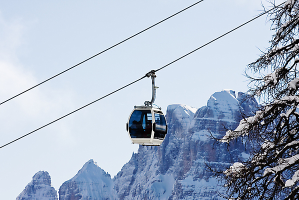 포토 JPG 해외이미지 계절 유럽 밧줄 스포츠 여행 겨울 모션 자연 하늘 휴가 스키 휴식 산 경사 사람없음 야외 파란색 태양 평화 냉동 이탈리아 추위 스노우보드 정상 언덕 휴양지 알프스 리프트 스키선수 마차 암초 선로 절정 눈내림 해외포토 자연요소 나라 줄 교통수단 컬러 컨셉 겨울스포츠 운동선수 눈_날씨 장소 보드_스포츠 생태계 파일형식 이미지허브