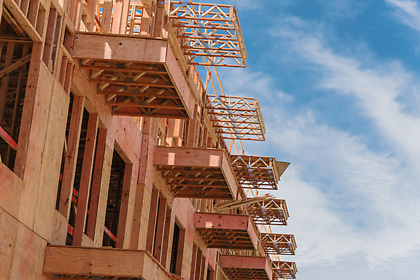 포토 JPG 해외이미지 외관 산업 로우앵글 지붕 부동산 아파트 주택 프레임 사람없음 건물 목재 고층빌딩 미국 발코니 도시 수리 널 뼈대 연립주택 잡동사니 리빙 이웃 교외 복잡 수목 텍사스 합판 해외포토 나무 건축물 뷰포인트 컨셉 북아메리카 재료 빌딩 재산 파일형식 이미지허브