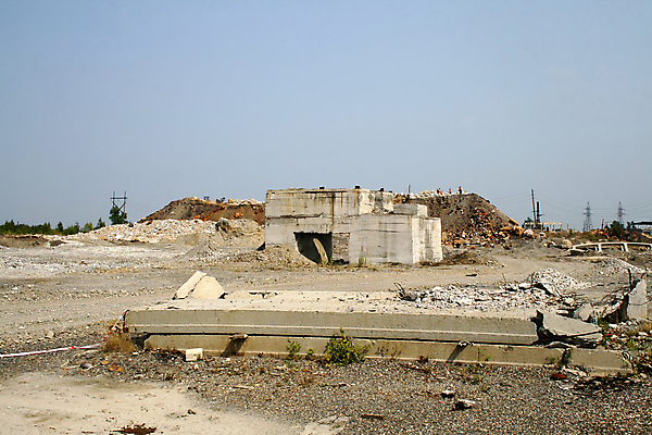 포토 JPG 해외이미지 포장 사람없음 오픈 쓰레기 폐기물 파편 버리기 아치 잡동사니 흙더미 고물상 해외포토 모션 흙 파일형식 더미 이미지허브