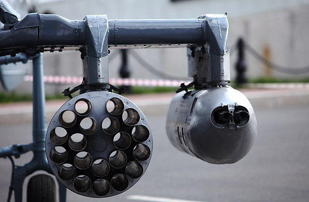 포토 JPG 해외이미지 날개 경사 사람없음 힘 총 로켓 칼날 방어 헬리콥터 공항 공격 미사일 충돌 오브젝트 항공 군용 싸움 전쟁 보안 육군 우주산업 총포 해외포토 산업 무기 교통시설 모션 비행기 군대 어류 안전 우주 파일형식 이미지허브